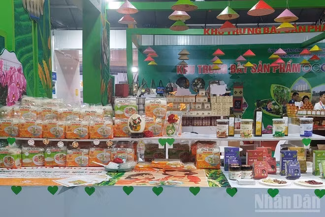 Triển lãm Quốc tế Vietfood & Beverage-Propack Vietnam 2026 với 1.400 gian hàng của hơn 1.000 doanh nghiệp, đến từ hơn 20 quốc gia và vùng lãnh thổ, thu hút hơn 30.000 lượt khách tham quan chuyên ngành và người tiêu dùng.