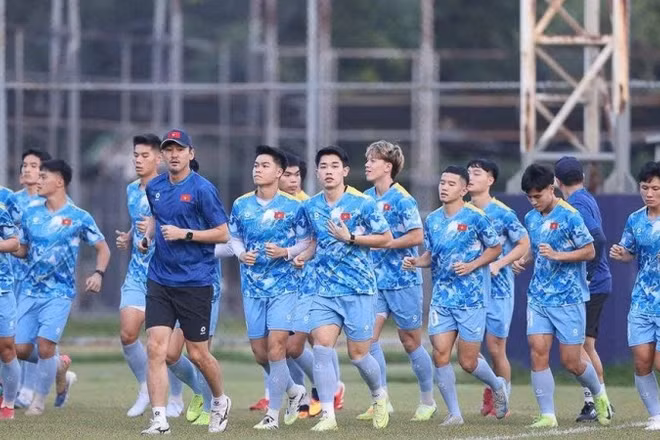 Đội tuyển U22 Việt Nam tập luyện chuẩn bị cho trận mở màn gặp U22 Lào chiều 3/12.