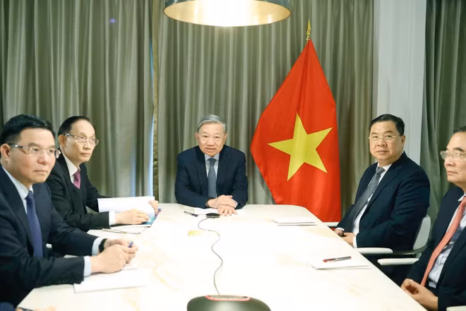 Tổng Bí thư Tô Lâm điện đàm với Thượng nghị sĩ Hoa Kỳ Steve Daines. (Ảnh: Thống Nhất/TTXVN)
