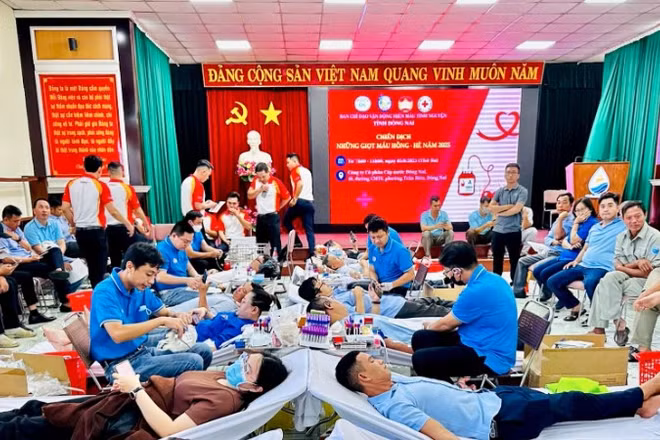 Người lao động tại tỉnh Đồng Nai hưởng ứng tham gia hiến máu tình nguyện. (Ảnh: BVCC)