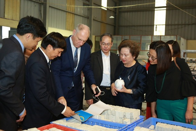 Tấp nập khách mua vàng ngày vía Thần Tài ảnh 7