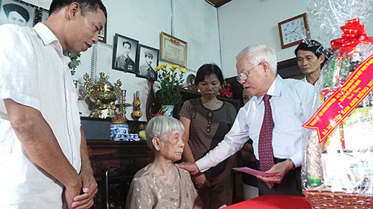 Họp mặt hơn 500 gia đình liệt sĩ, thương binh và người có công ảnh 1