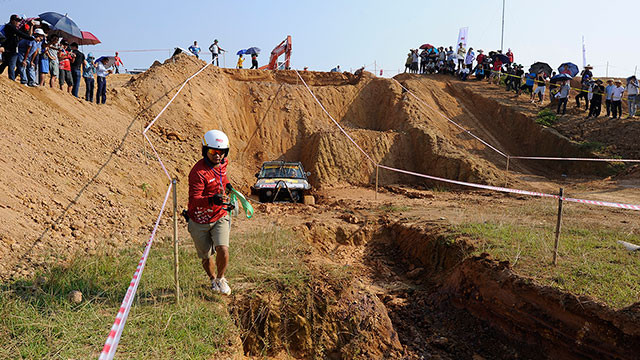 Hấp dẫn đua xe ô-tô địa hình ảnh 4