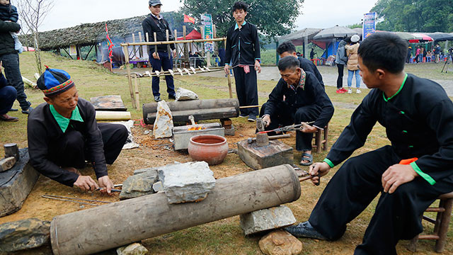 Độc đáo nghề rèn của người Mông ảnh 6