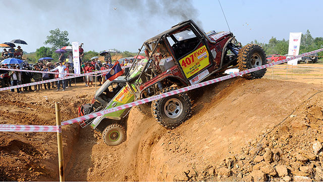 Hấp dẫn đua xe ô-tô địa hình ảnh 2