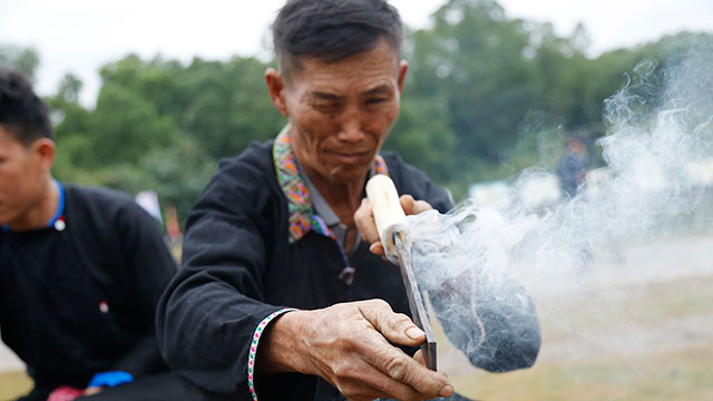 Độc đáo nghề rèn của người Mông ảnh 5