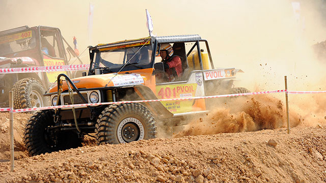 Hấp dẫn đua xe ô-tô địa hình ảnh 5