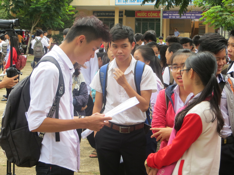 Môn Toán trắc nghiệm đã kết thúc ngày thi đầu tiên ảnh 5