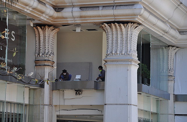 Ngôi đền bị đánh bom ở Bangkok mở cửa trở lại ảnh 3