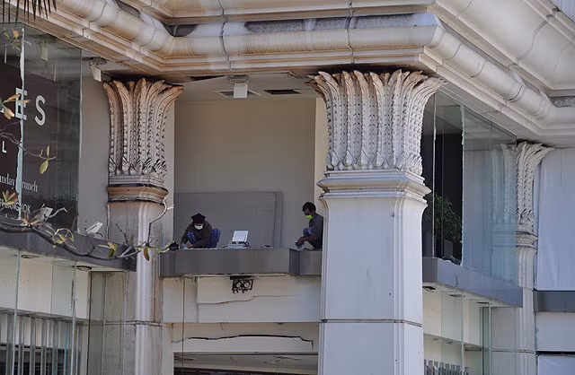 Ngôi đền bị đánh bom ở Bangkok mở cửa trở lại ảnh 3