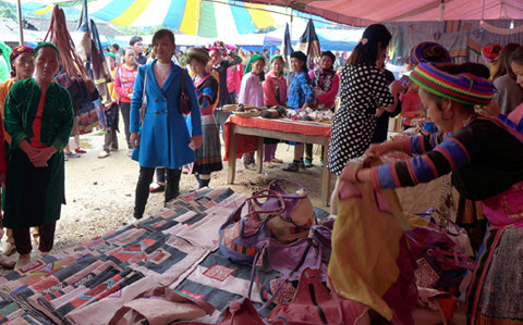 Trao học bổng “Đọt chuối non” cho học sinh DTTS Tây Nguyên ảnh 1 Trao học bổng “Đọt chuối non” cho học sinh DTTS Tây Nguyên ảnh 1