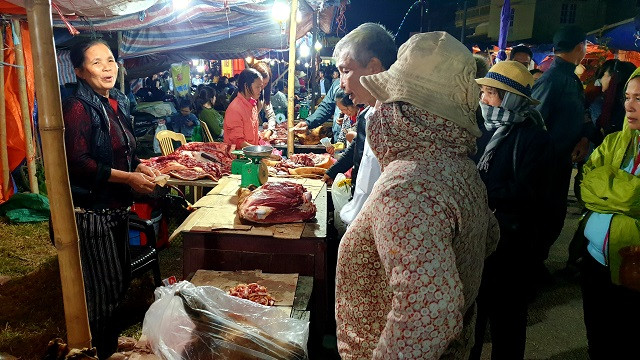 Ngất xỉu vì chen lấn giữa chợ Viềng Nam Định ảnh 3