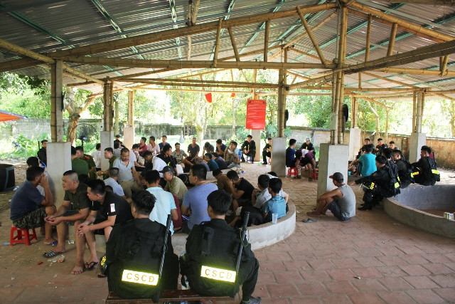 Bắt nhóm đối tượng đánh bạc bằng đá gà quy mô lớn ảnh 1 Bắt nhóm đối tượng đánh bạc bằng đá gà quy mô lớn ảnh 1