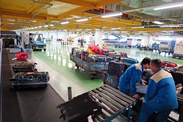 Ngăn chặn tình trạng hành lý ở sân bay bị hư hỏng, mất cắp ảnh 1 Ngăn chặn tình trạng hành lý ở sân bay bị hư hỏng, mất cắp ảnh 1