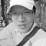 Hàng trăm cây xanh trên đường phố Hà Nội có nguy cơ "đổ gục" ảnh 1