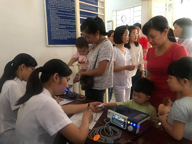 Khám sàng lọc tim bẩm sinh cho 1.300 trẻ em tại Cao Bằng ảnh 4