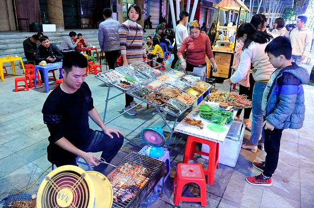 Nhộn nhịp phố đi bộ và chợ ẩm thực phố núi Cao Bằng ảnh 6