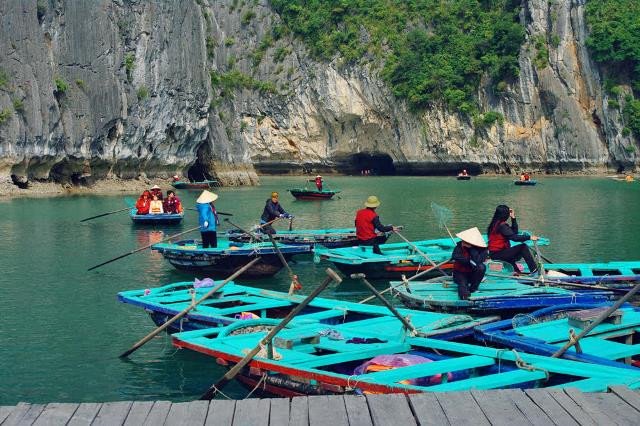 Chèo thuyền kayak giữa di sản thế giới Vịnh Hạ Long ảnh 4