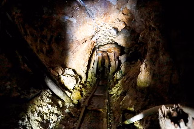 Đột nhập hầm khai thác vàng trái phép ảnh 1 Đột nhập hầm khai thác vàng trái phép ảnh 1