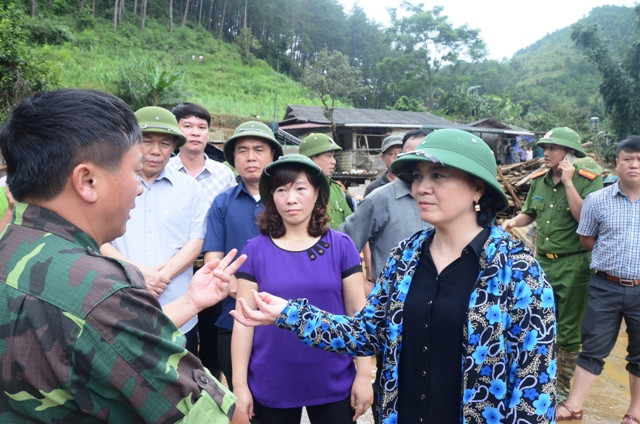 Hàng nghìn cán bộ, chiến sĩ tham gia tìm kiếm cứu nạn, giúp dân khắc phục hậu quả mưa lũ ảnh 4