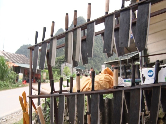 Nghề rèn dao của người Nùng ở Phúc Sen ảnh 2