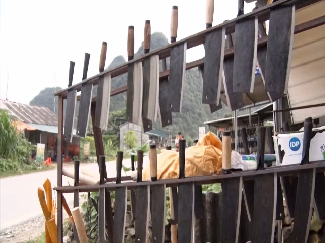 Nghề rèn dao của người Nùng ở Phúc Sen ảnh 2
