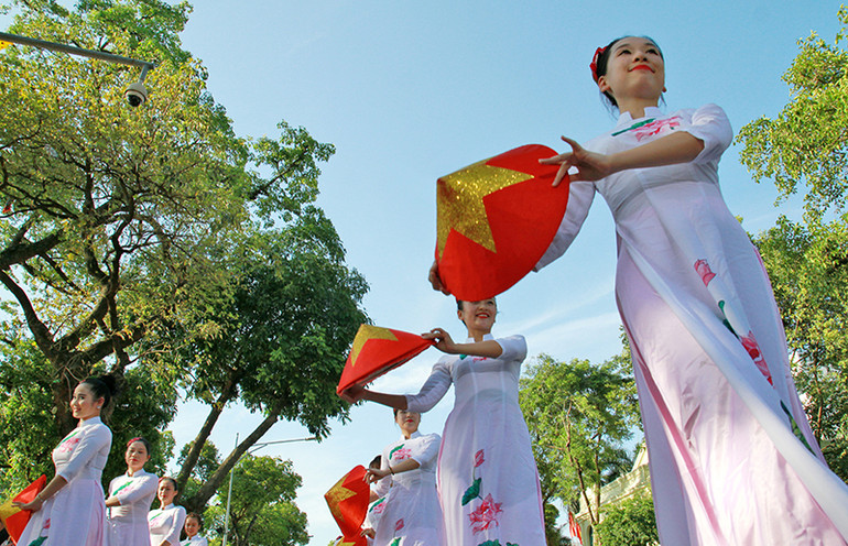 Mãn nhãn tiệc ánh sáng và âm nhạc trên sông Hàn ảnh 5