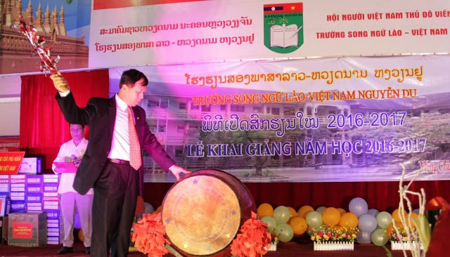 Trường song ngữ Lào-Việt Nam Nguyễn Du chào mừng năm học mới ảnh 3
