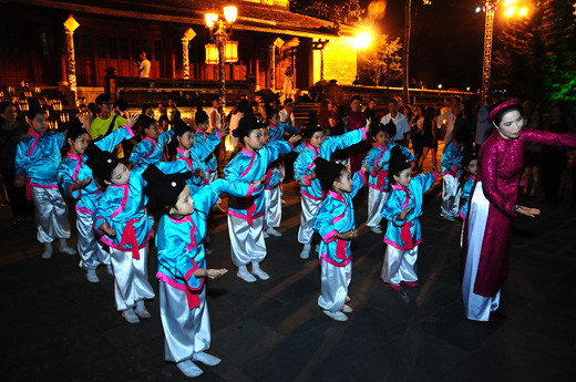 Dùng ngự thiện với hoàng đế trong "Đêm Hoàng cung" ảnh 7