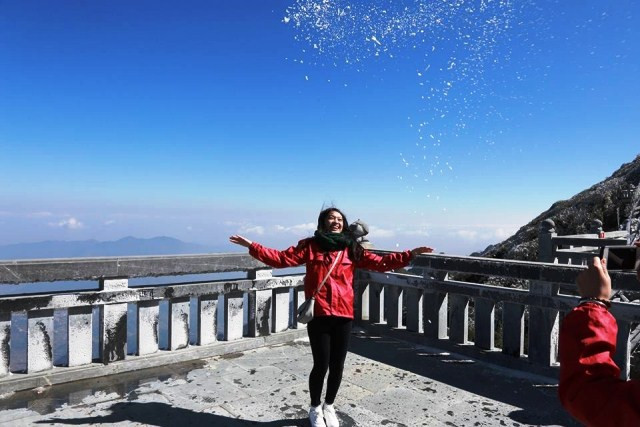 Giảm 50% giá cáp treo, du khách đổ lên Fansipan tận hưởng Lễ hội mùa đông ảnh 10