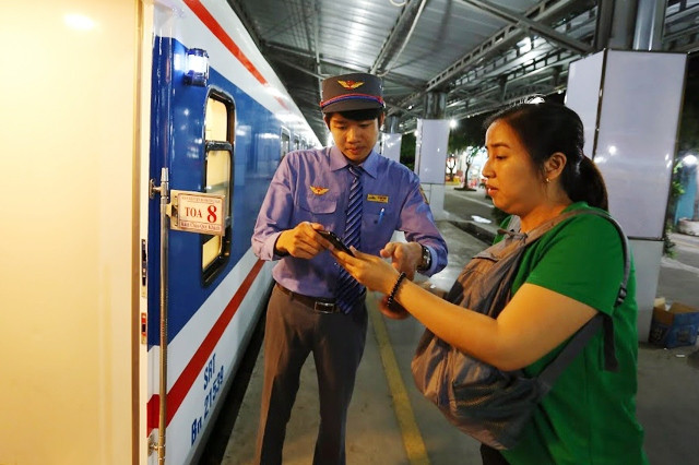 Đưa vào sử dụng tàu hỏa chất lượng cao phục vụ hành khách ảnh 10