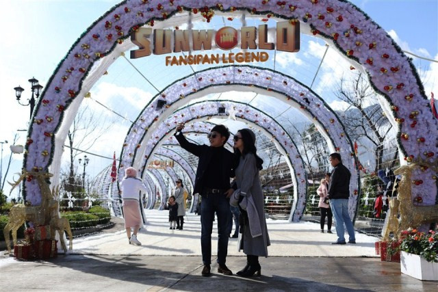 Giảm 50% giá cáp treo, du khách đổ lên Fansipan tận hưởng Lễ hội mùa đông ảnh 7