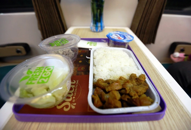 Đưa vào sử dụng tàu hỏa chất lượng cao phục vụ hành khách ảnh 7