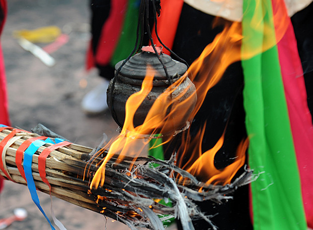 Đến Hội làng Chuông xem đấu cờ người, thổi cơm thi ảnh 9