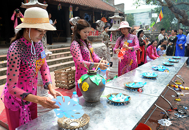 Đến Hội làng Chuông xem đấu cờ người, thổi cơm thi ảnh 10