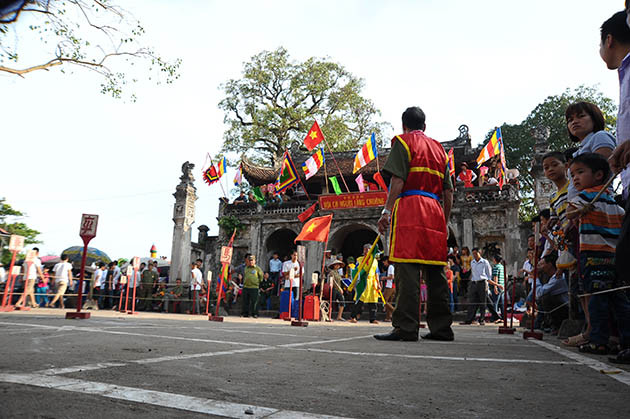 Đến Hội làng Chuông xem đấu cờ người, thổi cơm thi ảnh 5