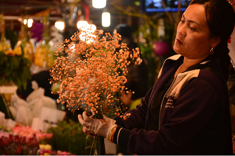 Nhộn nhịp chợ hoa đêm Quảng Bá ảnh 11