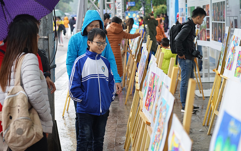 Trao giải và triển lãm tranh cuộc thi “Sải cánh vươn cao” ảnh 1