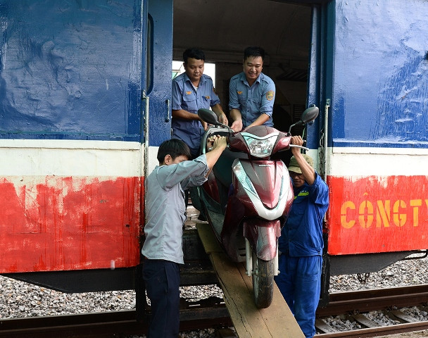 Chuyến tàu “chợ” ảnh 14