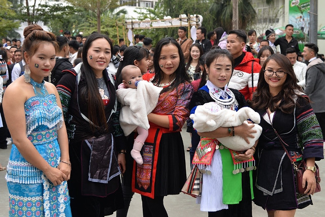 Mang Tết của đồng bào dân tộc Mông đến với Thủ đô Hà Nội ảnh 3