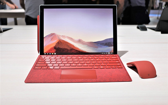 Surface Pro mới có giá khởi điểm 749 USD ảnh 2