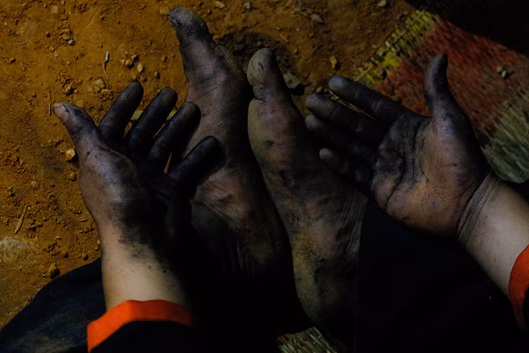 Người Pà Thẻn nhảy lửa chào Xuân ảnh 7