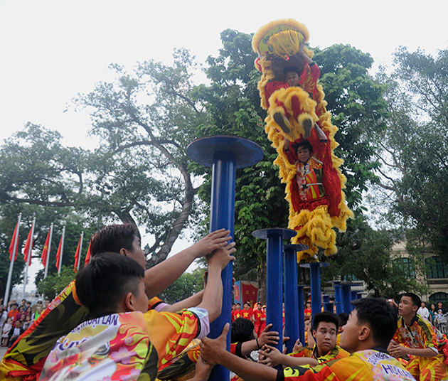 Biểu diễn Lân Sư Rồng chào mừng thành công Đại hội Đảng bộ TP Hà Nội ảnh 4 Biểu diễn Lân Sư Rồng chào mừng thành công Đại hội Đảng bộ TP Hà Nội ảnh 4