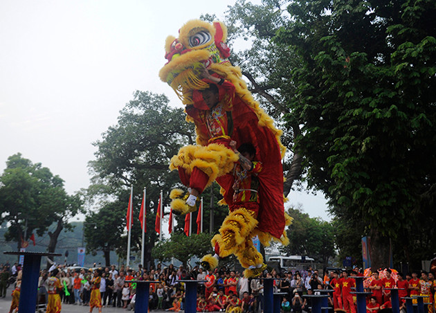 Biểu diễn Lân Sư Rồng chào mừng thành công Đại hội Đảng bộ TP Hà Nội ảnh 5 Biểu diễn Lân Sư Rồng chào mừng thành công Đại hội Đảng bộ TP Hà Nội ảnh 5