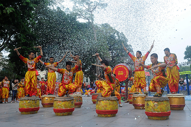 Biểu diễn Lân Sư Rồng chào mừng thành công Đại hội Đảng bộ TP Hà Nội ảnh 2 Biểu diễn Lân Sư Rồng chào mừng thành công Đại hội Đảng bộ TP Hà Nội ảnh 2