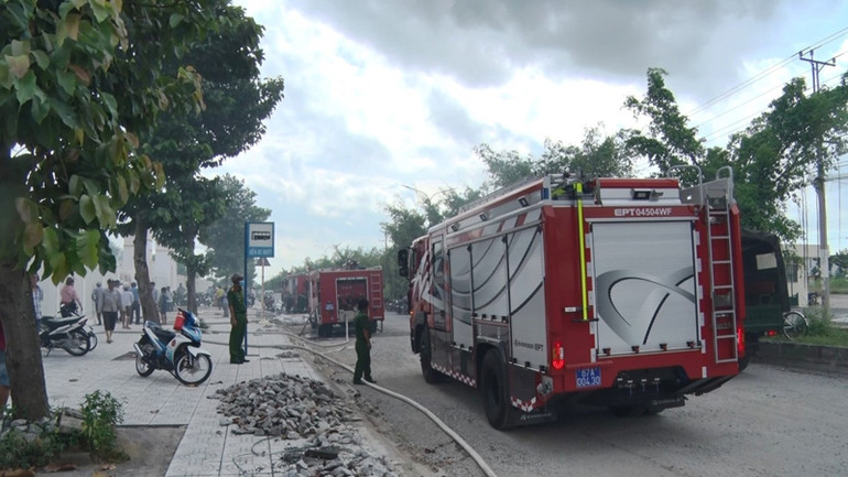 Cháy lớn tại công ty sản xuất nệm đã bị đình chỉ hoạt động ảnh 1