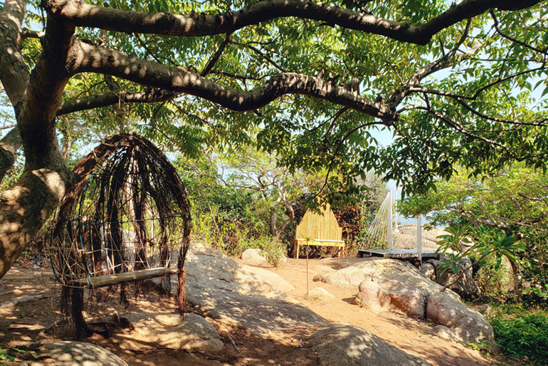 Thăm hải đăng trắng Hòn Chút trên đảo tôm hùm Bình Hưng ảnh 9