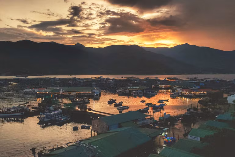 Thăm hải đăng trắng Hòn Chút trên đảo tôm hùm Bình Hưng ảnh 2