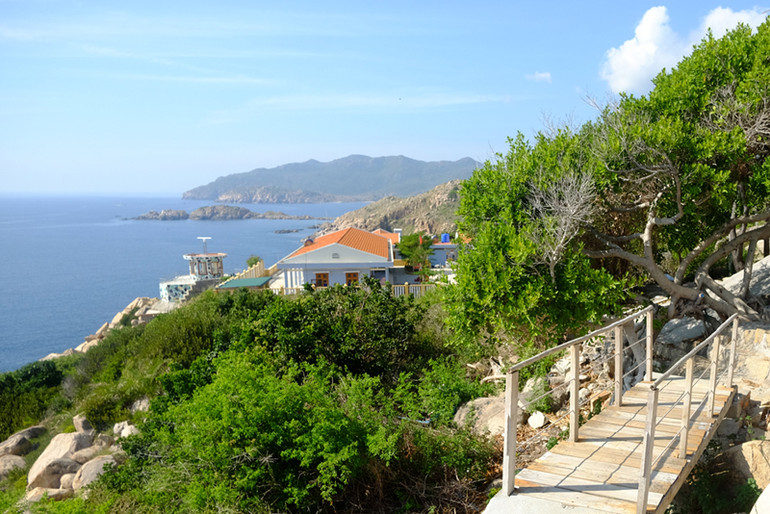 Thăm hải đăng trắng Hòn Chút trên đảo tôm hùm Bình Hưng ảnh 6