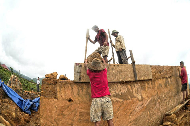 Độc đáo những ngôi nhà trình tường của người Hà Nhì ảnh 8